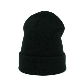 Czapka Mieszczuch Czarna Zimowa czapka o dłuższym kroju. Wykonana z wyjątkowo rozciągliwego, miłego